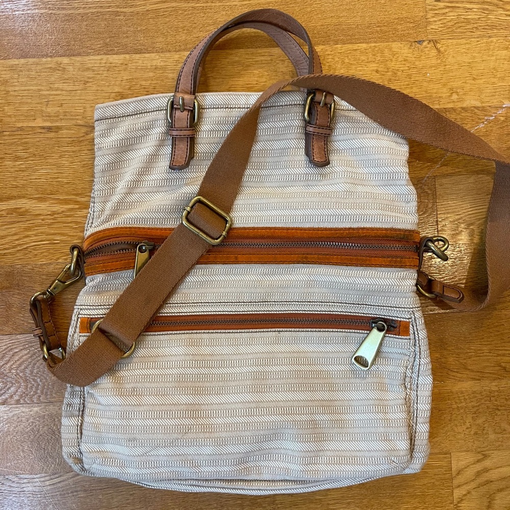 Fossil adjustable and convertible purse.